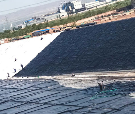 HDPE 지오 엠브란 웅덩이 라인 롤 0.5mm 두께 지오 엠브란 쓰레기 매립장 길이 50m-100m