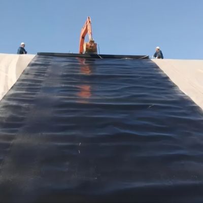 케냐 농장 에어치 덤 라인링 500 미크론 HDPE 연못 덤 라인 설치로 쉽게 만들어졌다